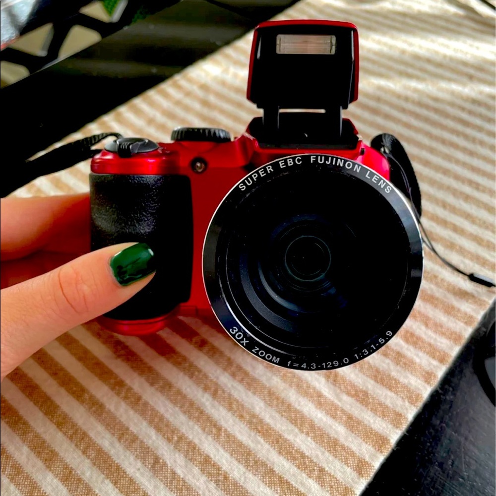 Fujifilm Finepix S4800 Red